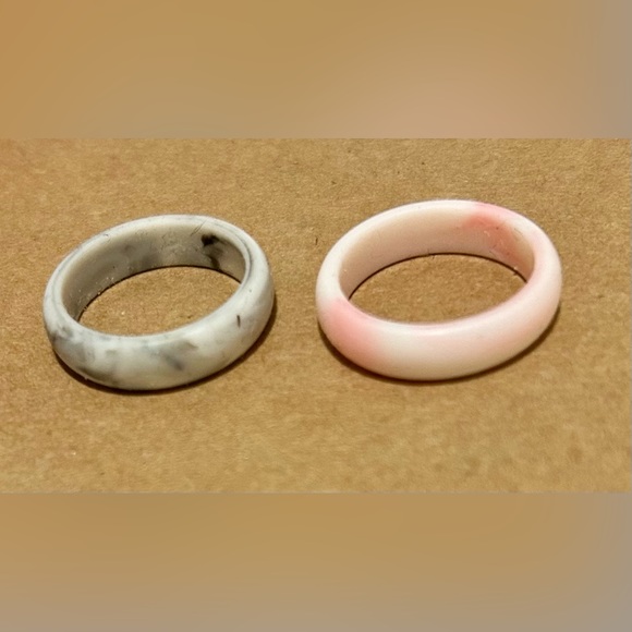2 Roqaction Silicone women’s rings. Size 5. Pink & Silver marble - Picture 3 of 5